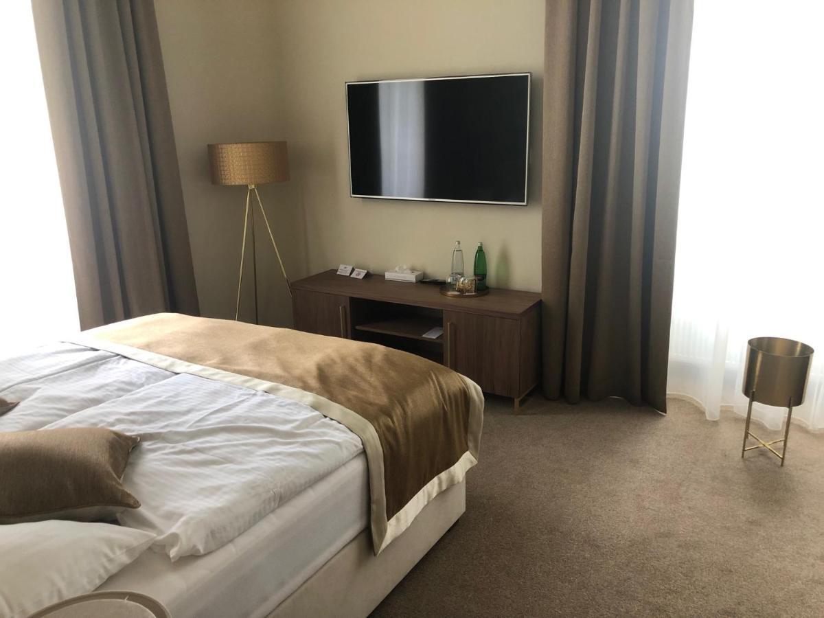 Hotel Panstvi Dlouha Lhota Bagian luar foto
