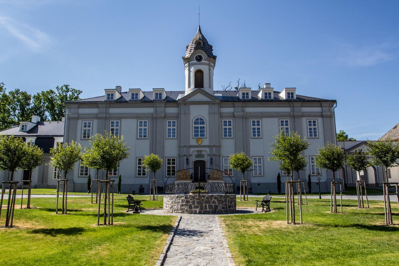 Hotel Panstvi Dlouha Lhota Bagian luar foto